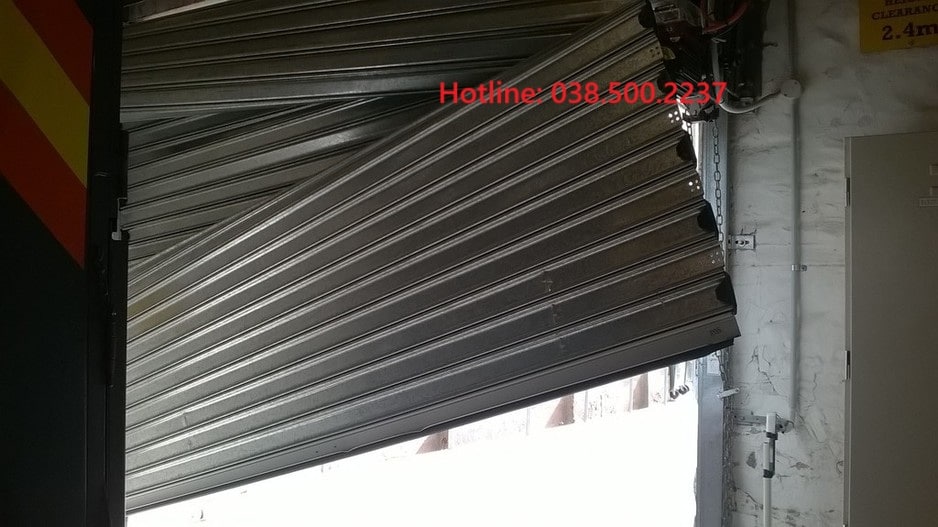 Cửa cuốn chạy lệch ray