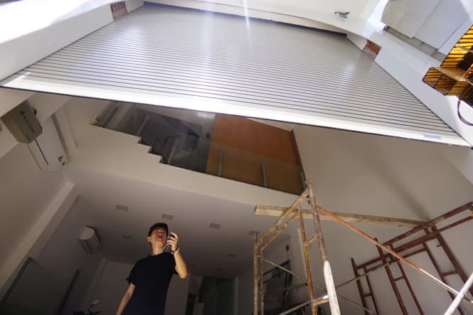 Gọi ngay tổng đài cứu hộ cửa cuốn khẩn cấp tại Bạch Mai