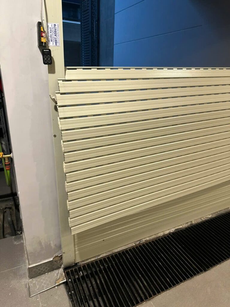 cách khắc phục cửa cuốn bị kẹt nan