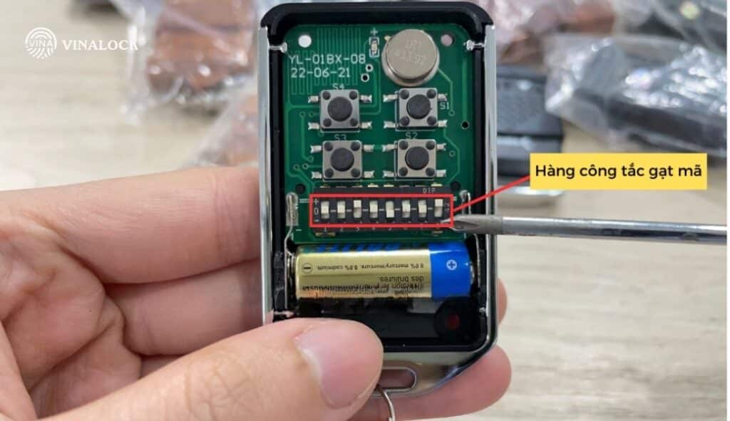 Hướng dẫn lập trình remote cửa cuốn