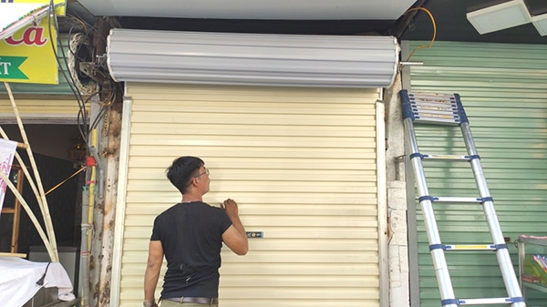 cửa cuốn bị lệch ray